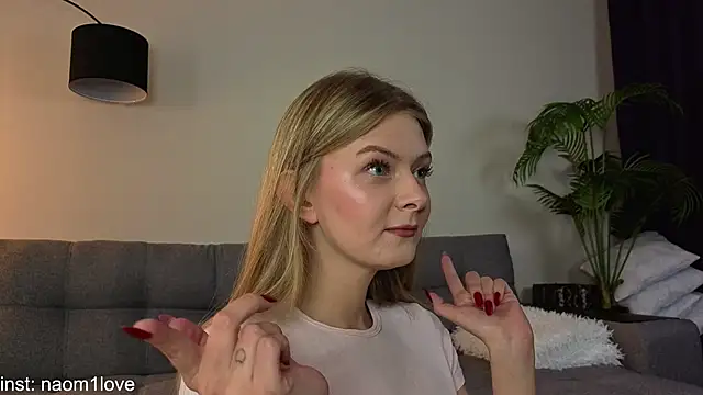 Naomi Girly online show from October 2025 02:06:01 PM