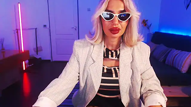 Snapshot of beauty_chl0e chatting on December 2024 03:21:02 AM beauty chl0e online show from December 2024 03:21:02 AM