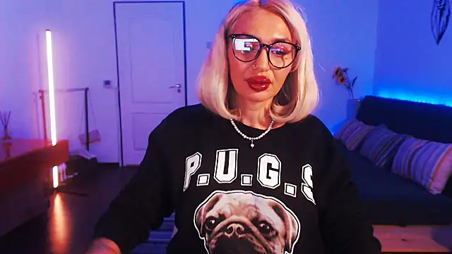 Snapshot of beauty_chl0e chatting on December 2024 07:36:01 PM beauty chl0e online show from December 2024 07:36:01 PM