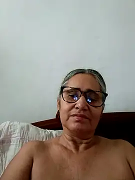 Snapshot of _candi chatting on February 2026 11:33:01 AM candi online show from February 2026 11:33:01 AM