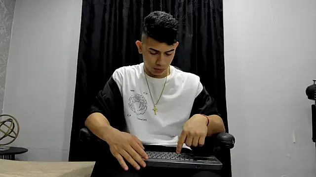 andrew rose  online show from January 2025 02:24:02 PM