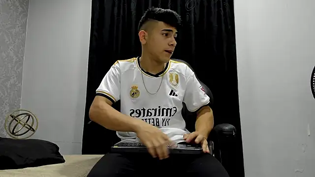 andrew rose  online show from January 2025 08:25:02 PM