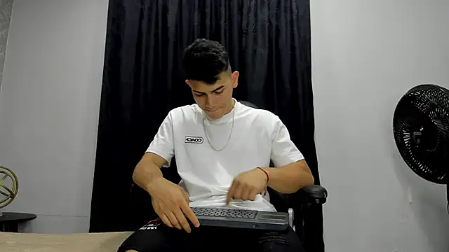 andrew rose  online show from January 2025 11:00:02 PM