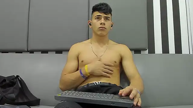 andrew rose  online show from February 2025 09:15:02 PM