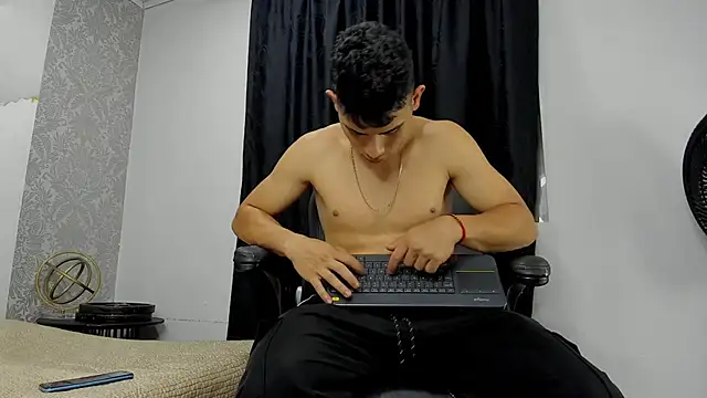 andrew rose  online show from March 2025 03:44:02 AM