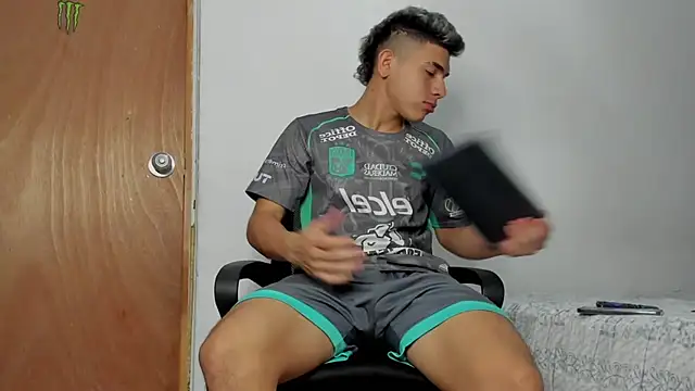 andrew rose  online show from February 2026 06:34:02 PM