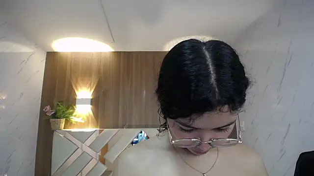 victoria castillo b online show from November 2025 03:17:01 AM