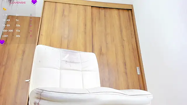 charlotte cruzx online show from December 2024 08:38:02 AM