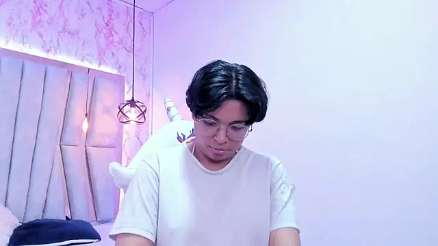 Emmapark  online show from March 2025 01:30:02 AM