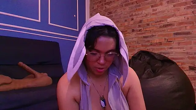 Emmapark  online show from November 2025 06:41:02 PM