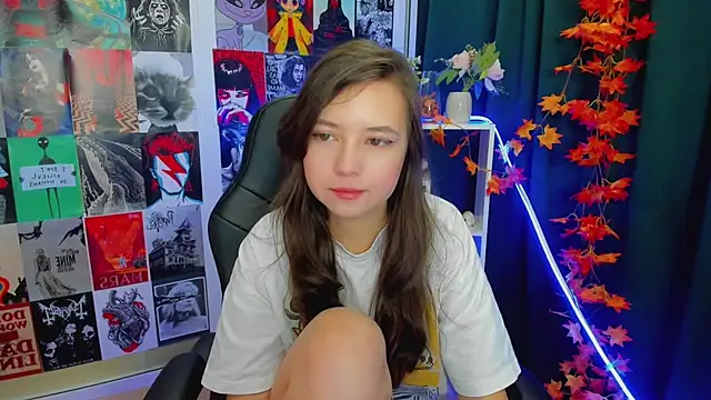 Snapshot of Lina_Brownie chatting on December 2024 02:19:02 AM Lina Brownie online show from December 2024 02:19:02 AM