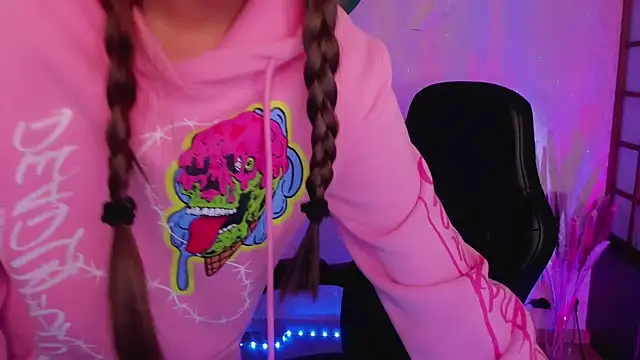 Snapshot of Lina_Brownie chatting on January 2025 02:04:02 AM Lina Brownie online show from January 2025 02:04:02 AM