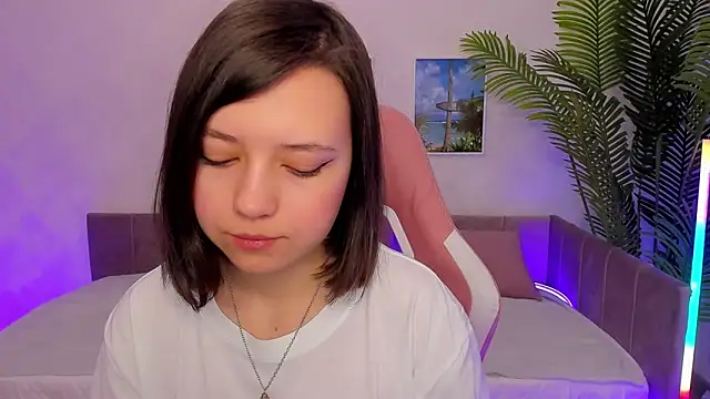 Snapshot of Lina_Brownie chatting on March 2025 01:53:01 AM Lina Brownie online show from March 2025 01:53:01 AM