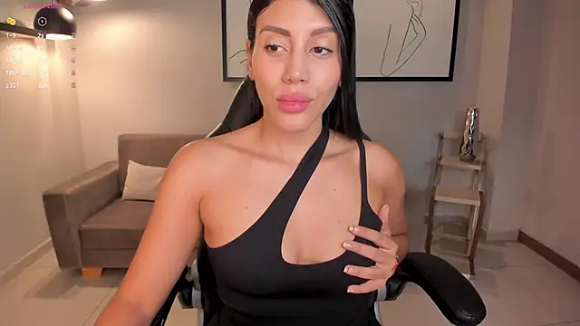 Snapshot of CharlotteCox_ chatting on January 2025 11:16:01 AM CharlotteCox online show from January 2025 11:16:01 AM