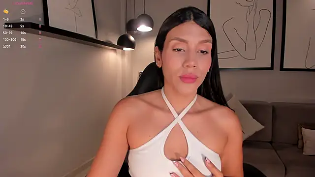 Snapshot of CharlotteCox_ chatting on January 2025 10:52:01 AM CharlotteCox online show from January 2025 10:52:01 AM