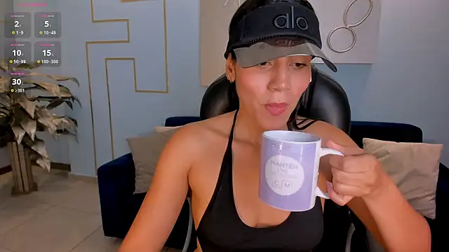 Snapshot of CharlotteCox_ chatting on February 2025 03:32:01 PM CharlotteCox online show from February 2025 03:32:01 PM