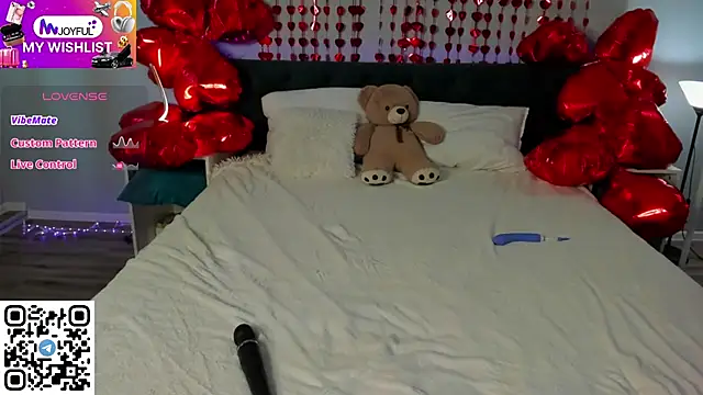 Kelly Hardy online show from February 2025 06:12:02 AM