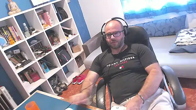 ravingr4d4 online show from September 2025 01:35:01 PM