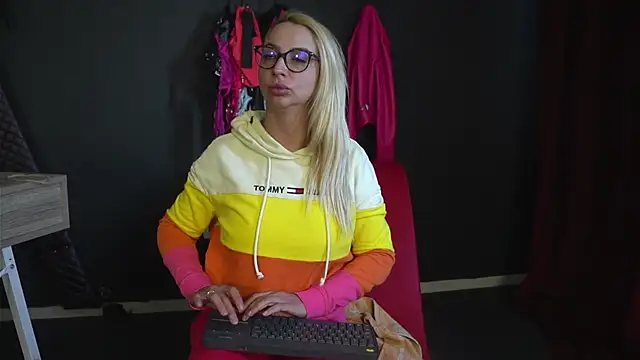 CelineConner online show from September 2025 04:46:02 AM