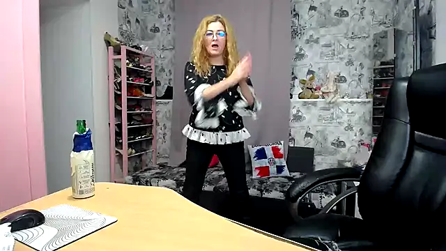 Helen1974 online show from December 2025 01:29:01 PM