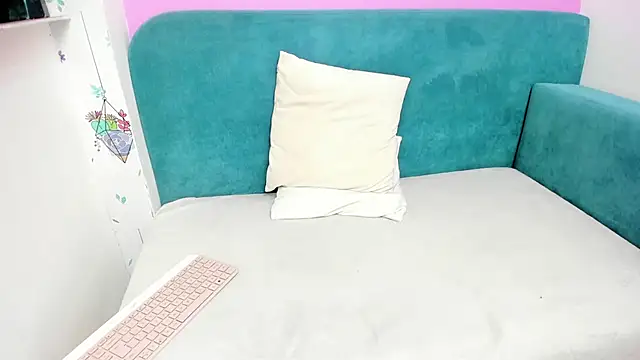 Snapshot of moon_cake chatting on January 2025 03:29:01 PM moon cake online show from January 2025 03:29:01 PM