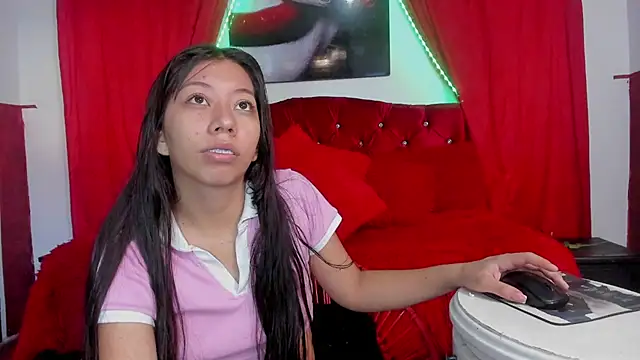 Snapshot of sexylaurita chatting on January 2025 12:06:01 PM sexylaurita online show from January 2025 12:06:01 PM