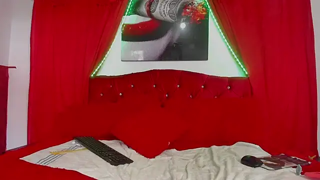 Snapshot of sexylaurita chatting on February 2025 03:06:01 PM sexylaurita online show from February 2025 03:06:01 PM