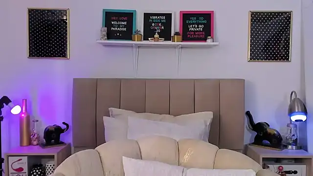 Zoe Gruber online show from September 2025 03:26:02 PM