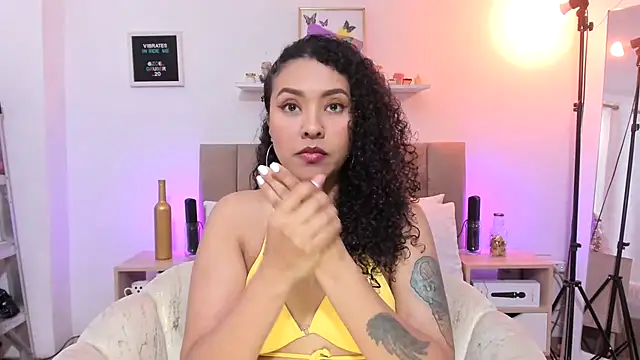 Zoe Gruber online show from November 2025 07:04:02 PM