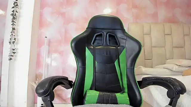 Snapshot of emily_lean_ chatting on November 2025 02:12:02 AM emily lean online show from November 2025 02:12:02 AM