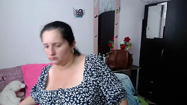 CristialJones  online show from October 2025 03:13:01 PM