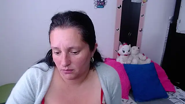 CristialJones  online show from November 2025 01:35:02 PM