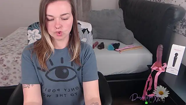 Snapshot of DaisieMaeXO chatting on April 2026 12:20:02 AM DaisieMaeXO online show from April 2026 12:20:02 AM