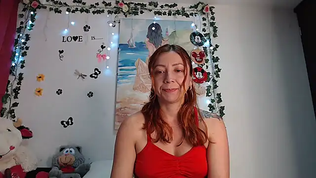 Snapshot of malusexy33 chatting on January 2025 04:48:01 AM malusexy33 online show from January 2025 04:48:01 AM