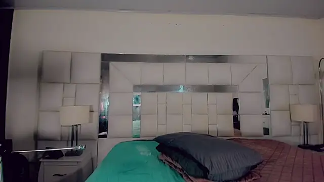  ChanellR  online show from March 2026 11:18:01 AM