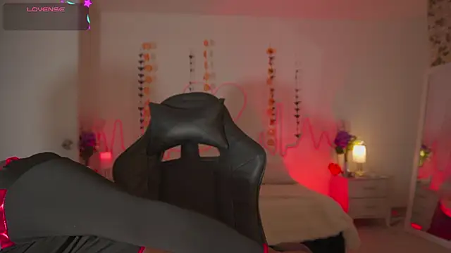 EmmaSanzz  online show from October 2025 11:44:02 AM