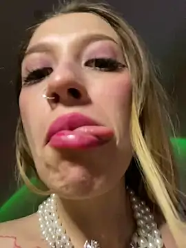 Dooubletroublee online show from March 2025 11:56:01 PM