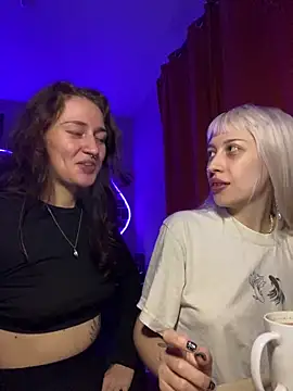 Dooubletroublee online show from September 2025 08:03:01 PM