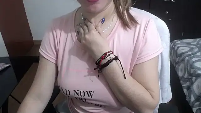 Snapshot of Luna_girlhot_ chatting on February 2025 04:36:02 AM Luna girlhot online show from February 2025 04:36:02 AM