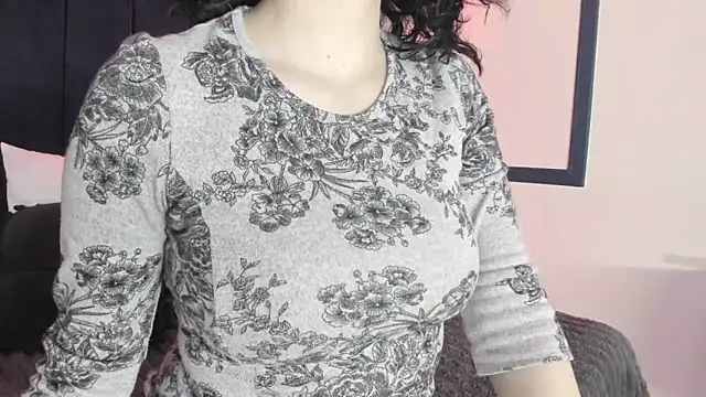 Adeelinee online show from December 2024 07:57:01 PM