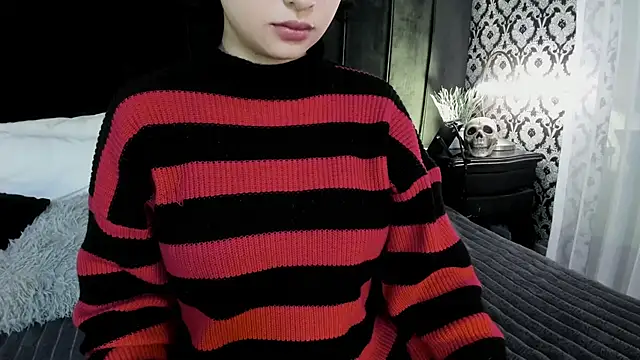 Adeelinee online show from September 2025 07:38:01 PM