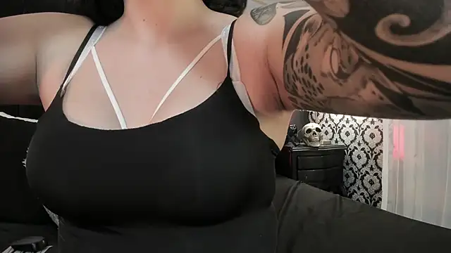 Adeelinee online show from November 2025 08:30:02 PM