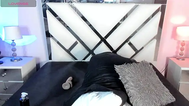 AnyyJones online show from March 2025 03:28:02 AM