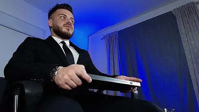 juliusmasters online show from January 2025 09:33:01 PM