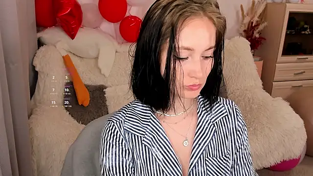 Snapshot of LisaMooore chatting on July 2026 04:02:01 PM LisaMooore online show from July 2026 04:02:01 PM