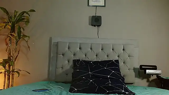 Snapshot of Mr_WhiteCock chatting on December 2024 02:09:01 AM Mr WhiteCock online show from December 2024 02:09:01 AM