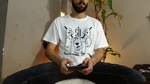 Snapshot of Mr_WhiteCock chatting on December 2024 09:43:01 PM Mr WhiteCock online show from December 2024 09:43:01 PM