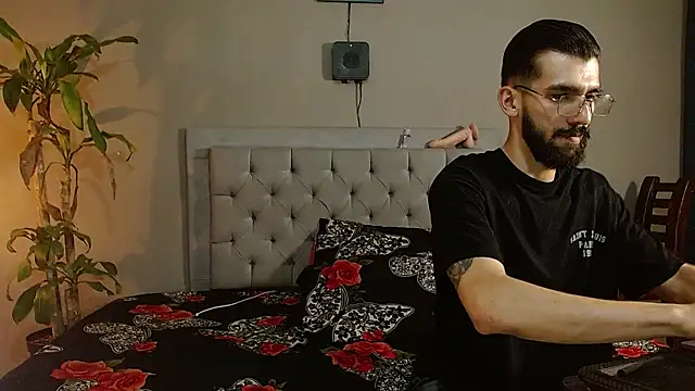 Snapshot of Mr_WhiteCock chatting on January 2025 10:01:01 PM Mr WhiteCock online show from January 2025 10:01:01 PM