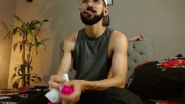 Snapshot of Mr_WhiteCock chatting on January 2025 08:27:01 PM Mr WhiteCock online show from January 2025 08:27:01 PM