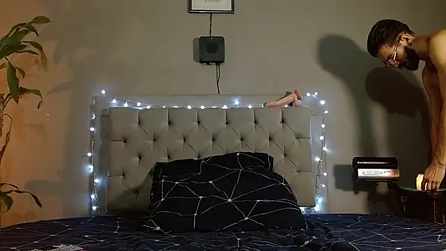 Snapshot of Mr_WhiteCock chatting on January 2025 01:06:01 AM Mr WhiteCock online show from January 2025 01:06:01 AM